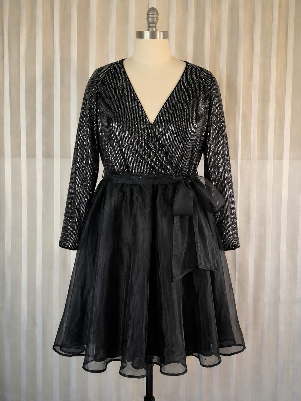 Bloom Chic Women's Sequence Fit And Flare Long Sleeve Black knee Dress Size 22